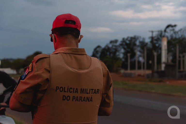 Bandidos fuzilam caminhonete em emboscada na PR-323, entre Tapejara e Cianorte