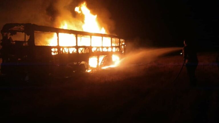 Ônibus com fieis da Assembleia de Deus é destruído pelo fogo a caminho de Alto Piquiri
