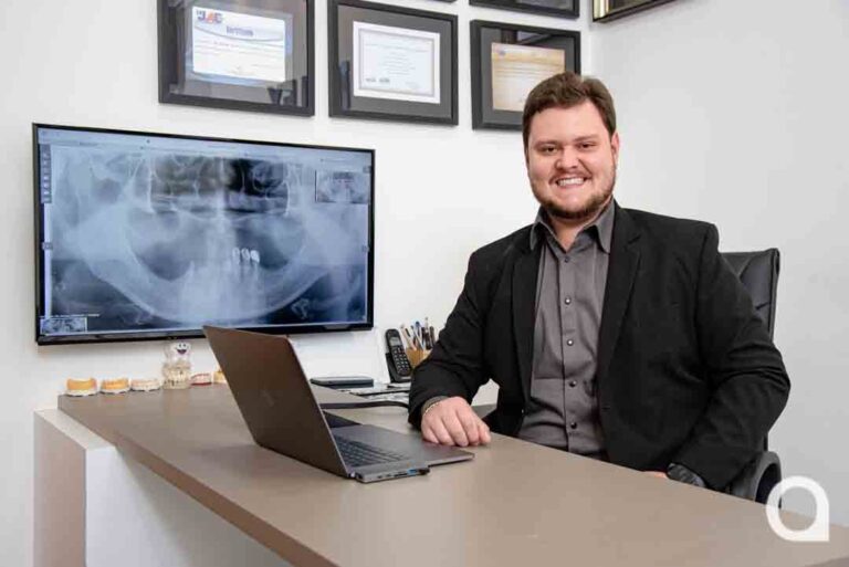 Clínica Implex se destaca na aplicação de lentes de contato dental