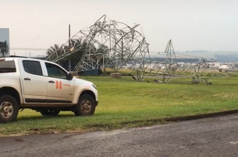 Temporal derruba torres de transmissão, postes, árvores e deixa outros estragos em Cascavel