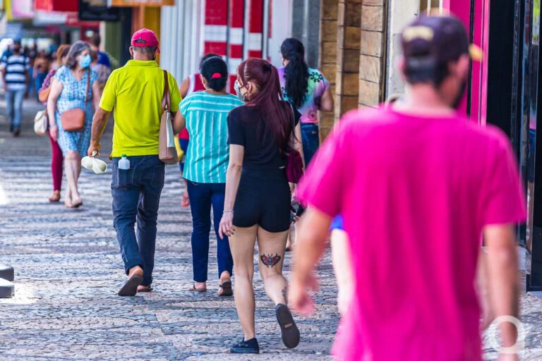 Em horário especial, comércio de Umuarama será das 9h as 17h neste sábado