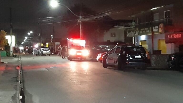 Trio foge de abordagem, provoca acidente e morre em confronto com a PM no Paraná