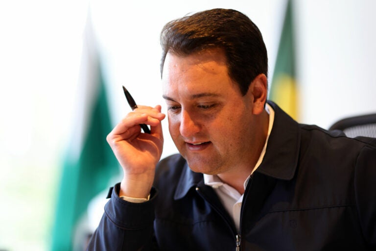 Governo anuncia antecipação do 13º salário e da folha de dezembro dos servidores estaduais