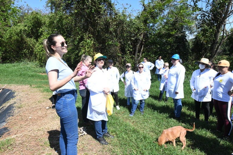 Alunos de técnico em enfermagem têm aula especial no aterro sanitário de Umuarama