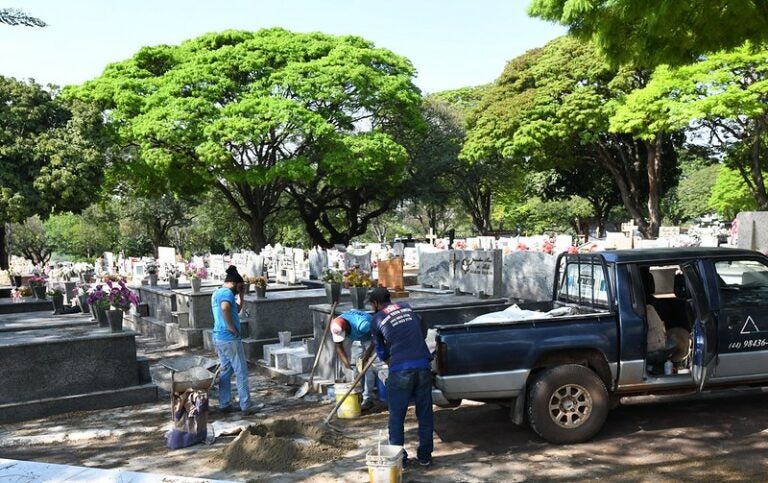 Obras de reformas em túmulos no Cemitério de Umuarama podem ser feitas até o dia 23