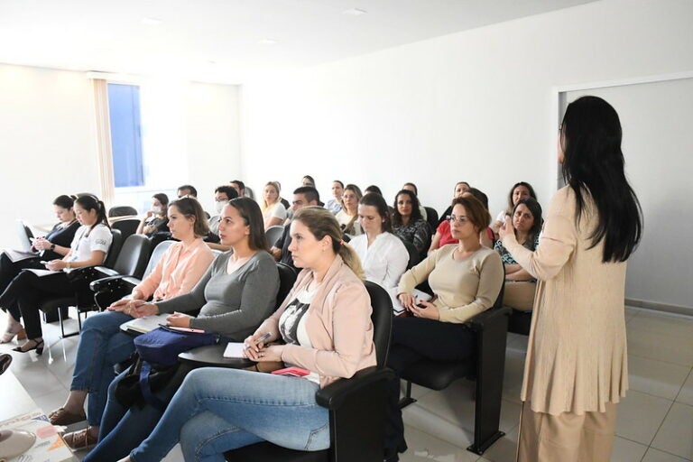 Enfermeiros de Umuarama passam por capacitação em rastreamento de câncer feminino