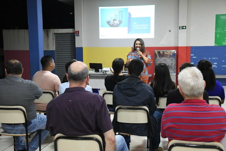 Empresas do bairro São Cristóvão conhecem detalhes do programa Bairro Empreendedor