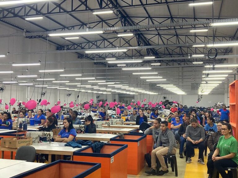 Empresas de Umuarama recebem palestras sobre câncer feminino no Outubro Rosa