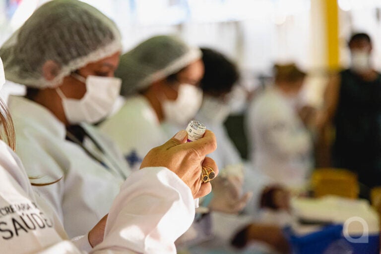 Vacinação contra o Covid desta quinta-feira terá início às 8h no Sest Senat de Umuarama