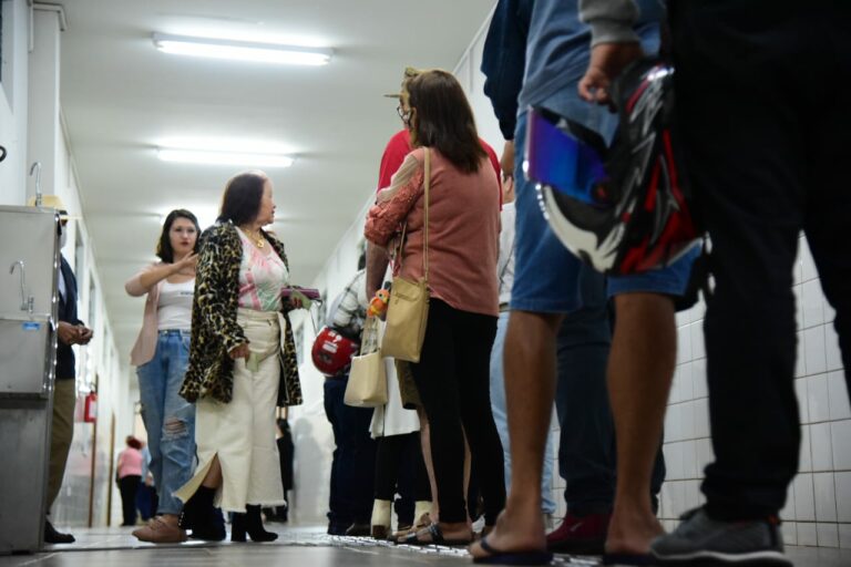 Umuarama: Eleições começam com tranquilidade e poucas filas nos locais de votação