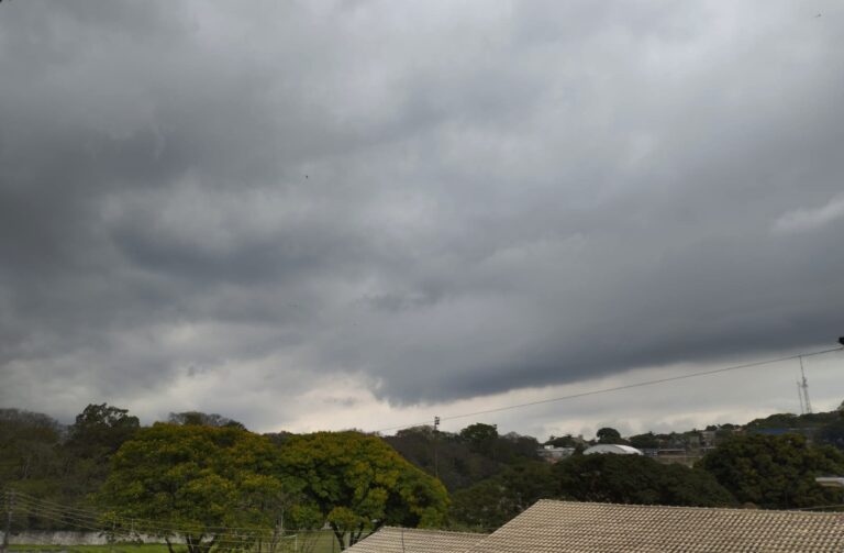 Umuarama pode registrar pancadas de chuva entre a tarde e a noite desta quinta-feira