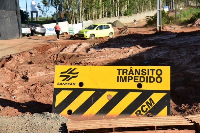 Motoristas e empresários questionam demora em obra da Sanepar em Umuarama