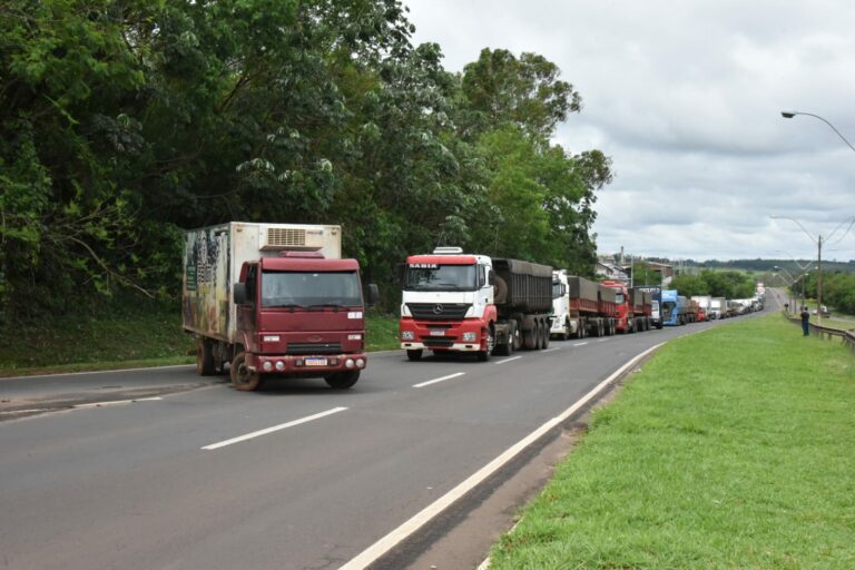 Polícias Rodoviárias Estadual e Federal divulgam listas de rodovias bloqueadas no Paraná