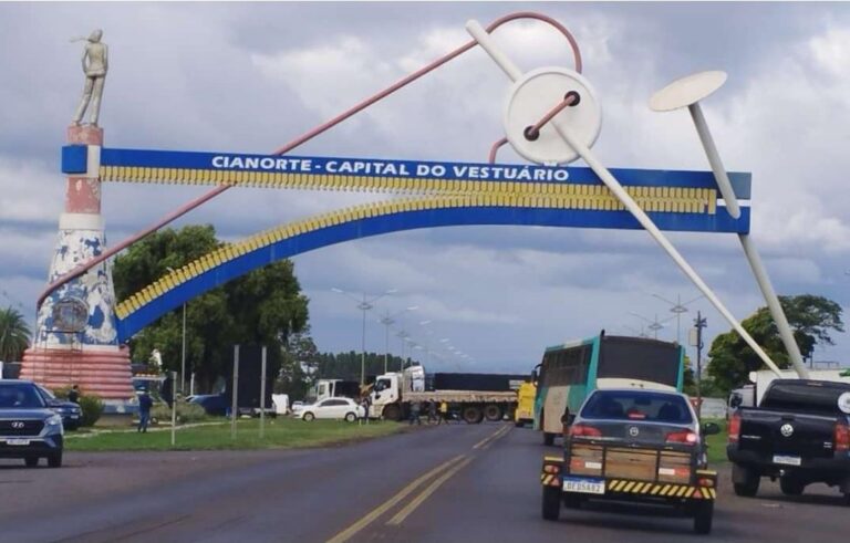 Rodovias em Douradina, Cianorte e Alto Paraíso também estão com bloqueios