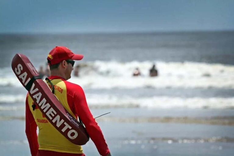 Paraná: Corpo de Bombeiros abre processo para contratação de 190 guarda-vidas civis