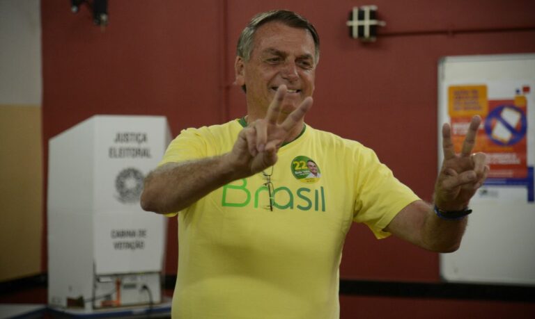 Após votar no Rio de Janeiro, presidente Jair Bolsonaro diz estar confiante na vitória