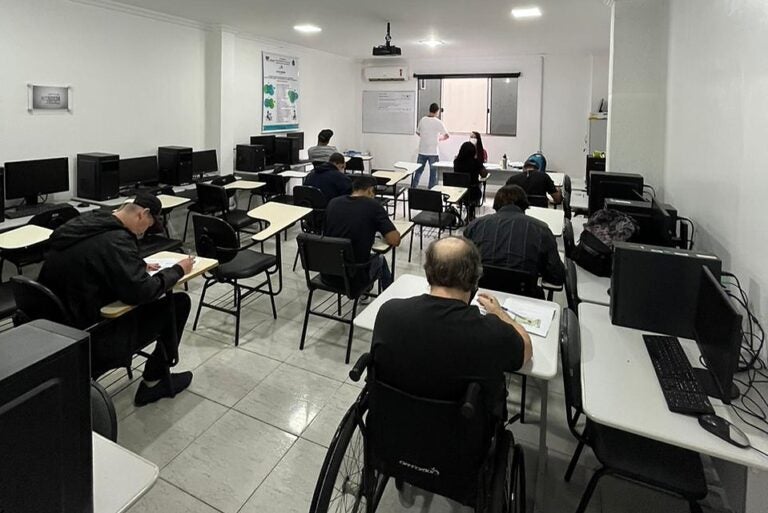 Mais 8,4 mil detentos do Paraná participam do Encceja nas unidades prisionais