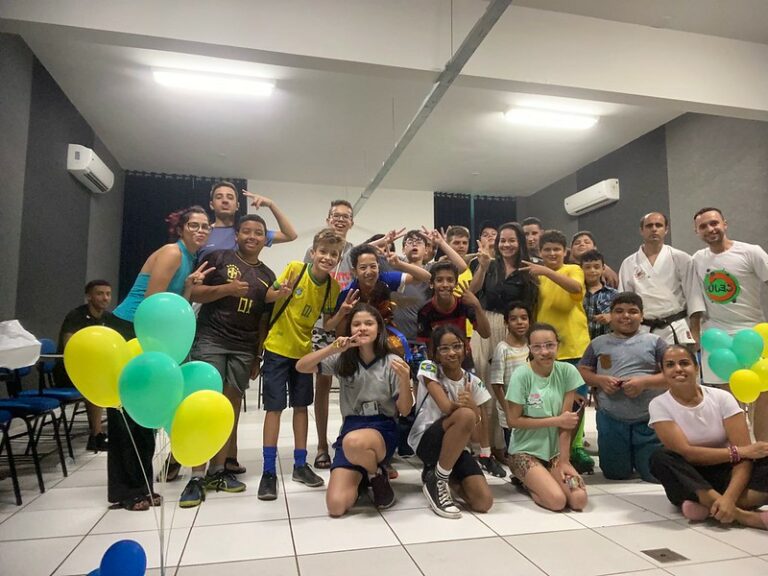 No ritmo da Copa, Centro da Juventude movimenta os frequentadores
