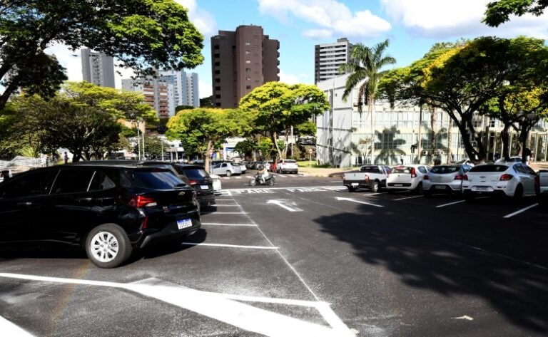 Motoristas devem ficar atentos para mudança de sentido em ruas próximas à prefeitura de Umuarama