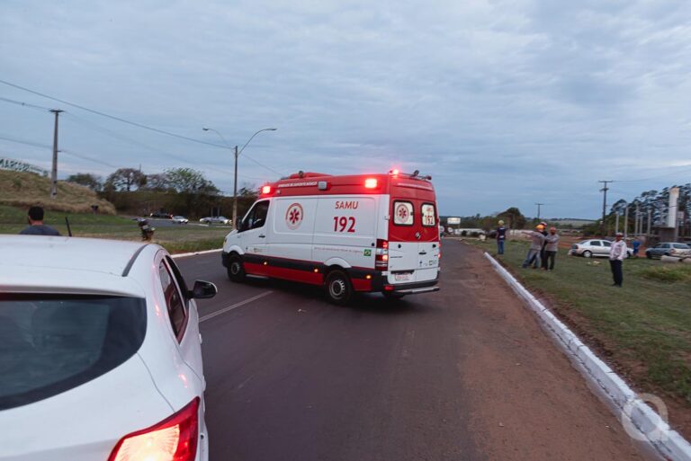 Condutor de Honda Biz fica ferido após colisão com automóvel na PR-323, em Umuarama