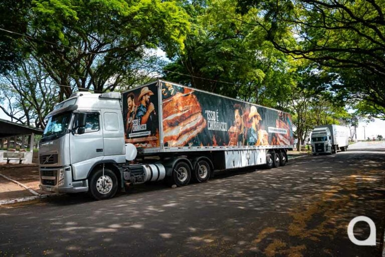 Estrutura do Mega Evento com Fernando & Sorocaba começa a ser montada em Umuarama