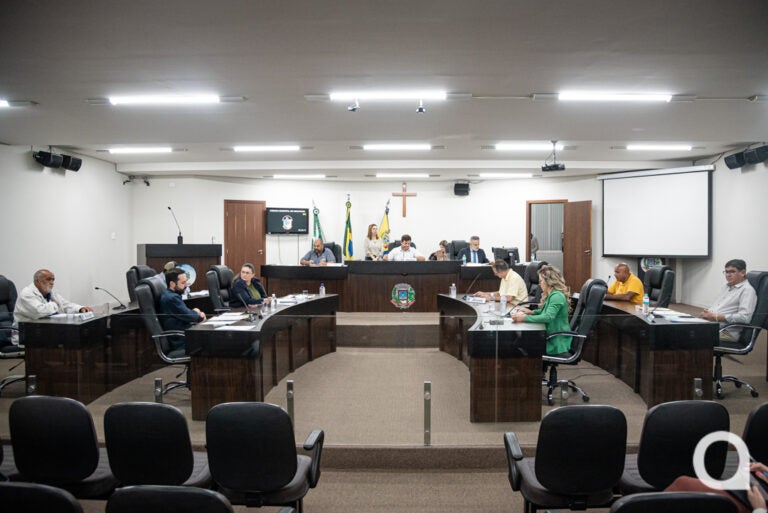 Câmara vota reajuste do subsídio dos vereadores e do prefeito, além de aumento de cadeiras na Casa