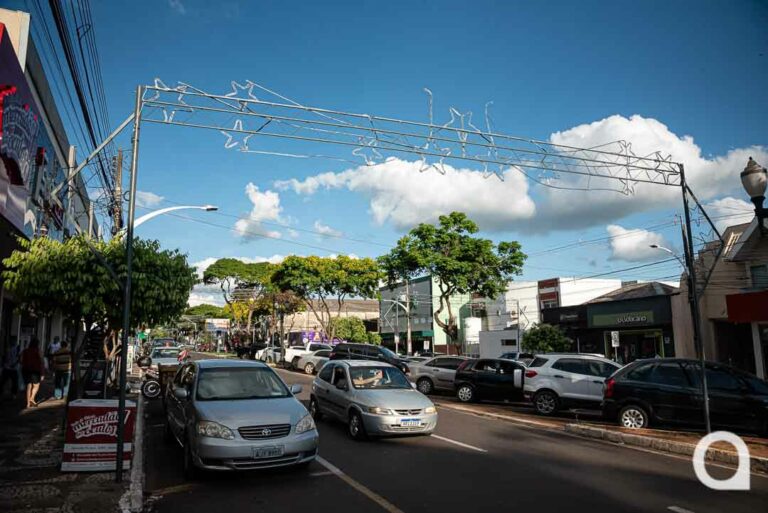 Umuarama: 318 portais de luz instalados no centro devem ser acesos em dezembro