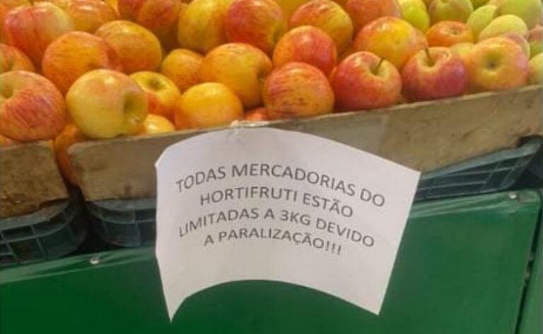 Manifestações provocam restrições de produtos em mercados e aumento na procura por combustíveis