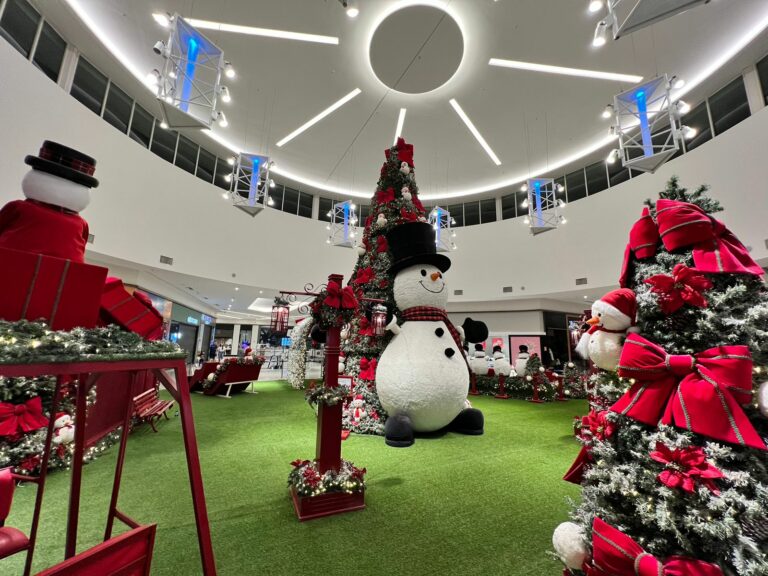Decoração especial e coral com centenas de vozes marcarão a chegada do Papai Noel no Palladium Umuarama