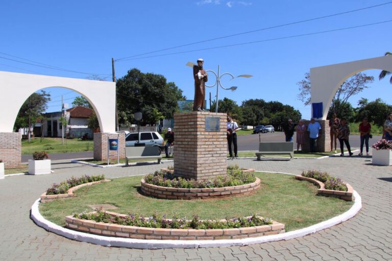 Cruzeiro do Oeste: Inaugurada a revitalização da Praça São Francisco de Assis