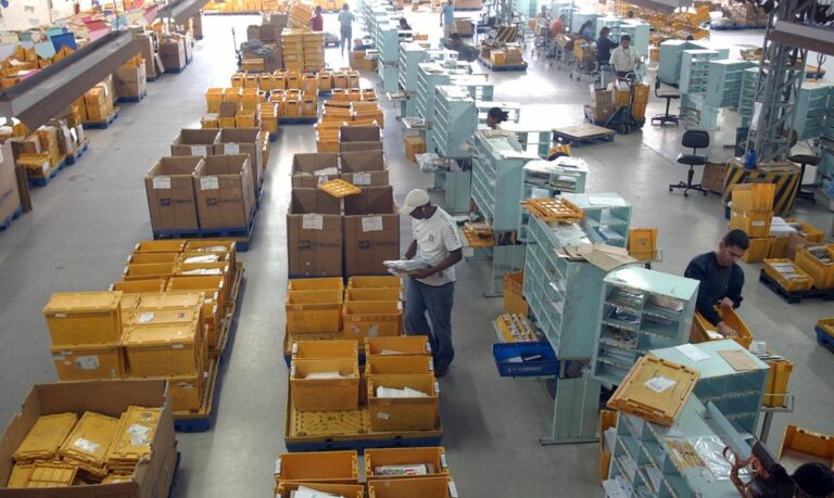 Correios leiloam 175 mil bens não entregues aos destinatários nesta quarta-feira