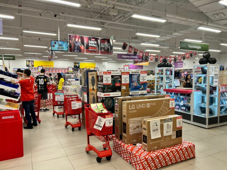 Black Friday acontece de sexta a domingo no Shopping Palladium Umuarama; lojas abrem às 9h