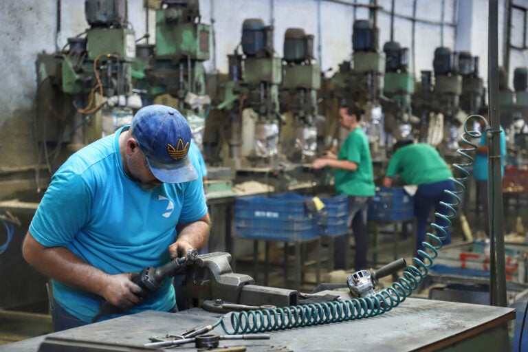 Taxa de desemprego do Paraná cai para 5,3%, menor índice desde o ano de 2014