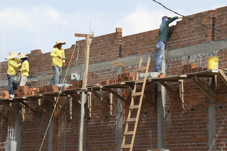 Aprovação de obras ficou acima de 20 mil m² mensais neste ano, em Umuarama