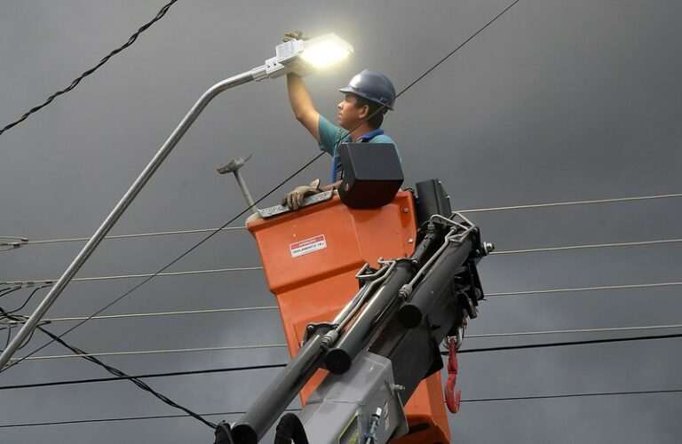 Município investiu mais de R$ 6 milhões em luminárias LED neste ano em Umuarama