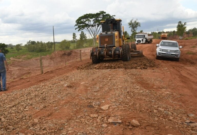 Umuarama: Prefeitura avança com readequação e cascalhamento em estradas rurais
