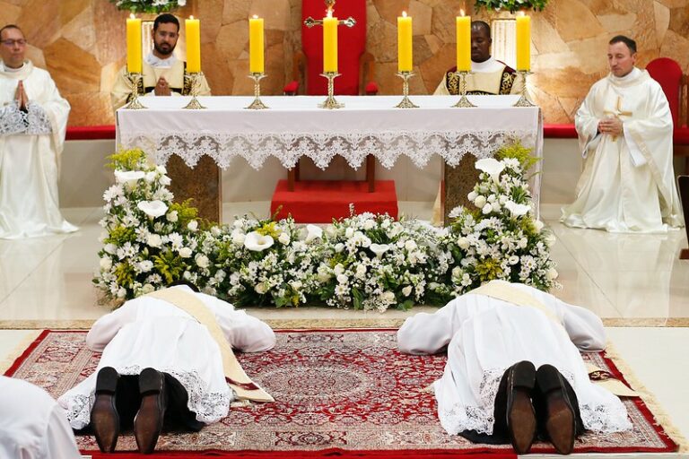 Bispo Dom João Mamede ordena mais dois presbíteros para a Diocese de Umuarama