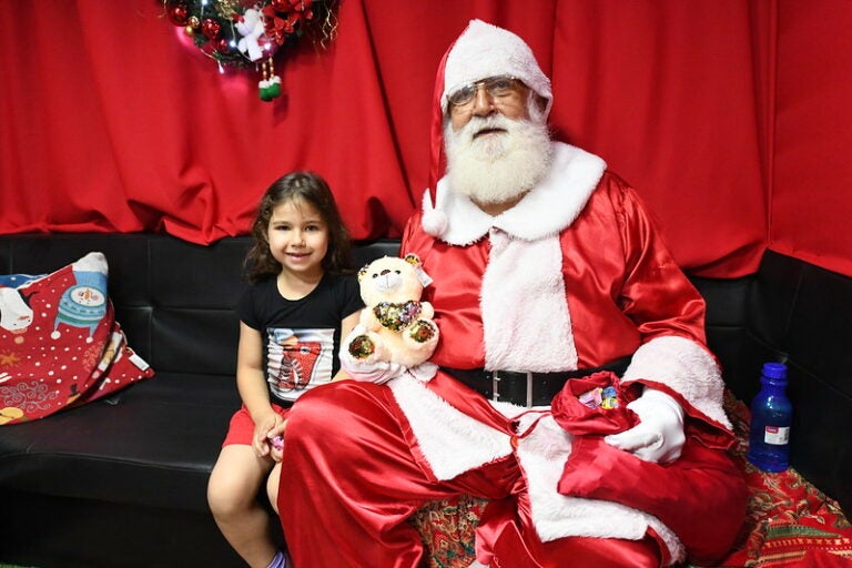 Comunidade de Serra dos Dourados recebeu o Papai Noel com grande festa no domingo