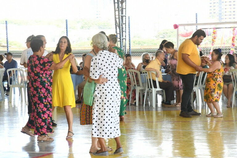 Umuarama: Idosos do serviço de convivência participam de baile e almoço comemorativo