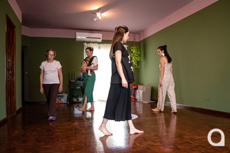 ‘Meditação em movimento’, dança circular é usada no equilíbrio físico, mental e espiritual
