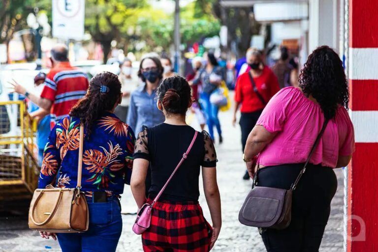 Umuaramenses encontrarão o comércio aberto até as 17h neste sábado