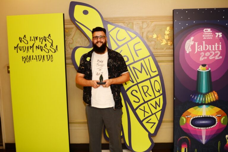 Autor umuaramense ganha Prêmio Jabuti, o mais importante da literatura nacional