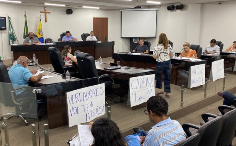 Em sessão ordinária, vereadores apreciam projetos e recebem denúncia contra Pozzobom