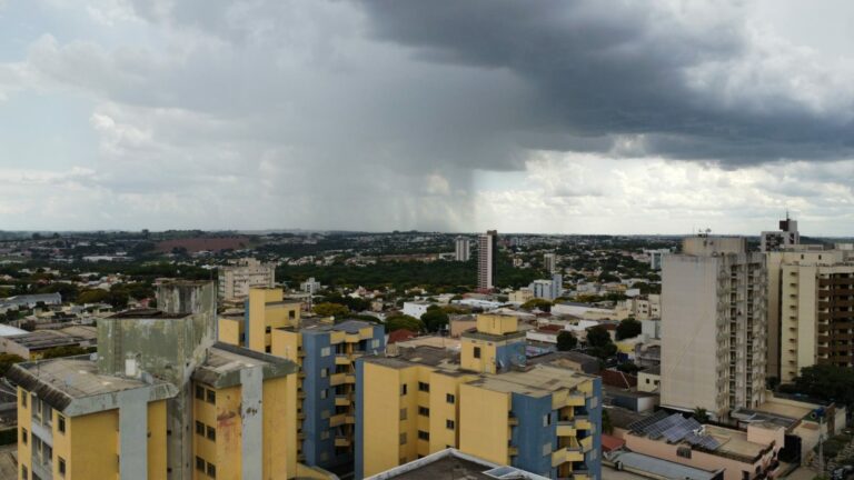 Após alguns dias de estiagem, chuva chega a Umuarama na tarde desta quinta-feira