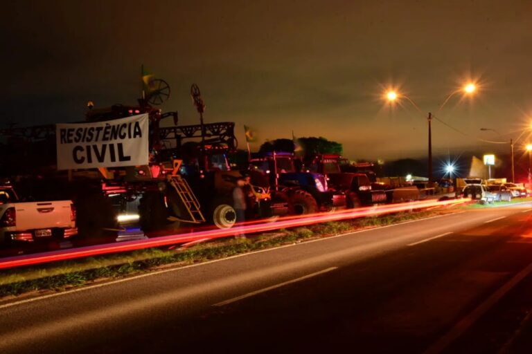Manifestantes que bloquearam rodovias são alvos da PF no Paraná e em outros 7 estados