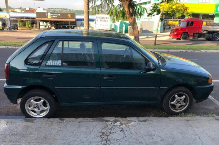 Morador de Umuarama tem carro furtado e familiar avista o veículo no Jardim Carolina