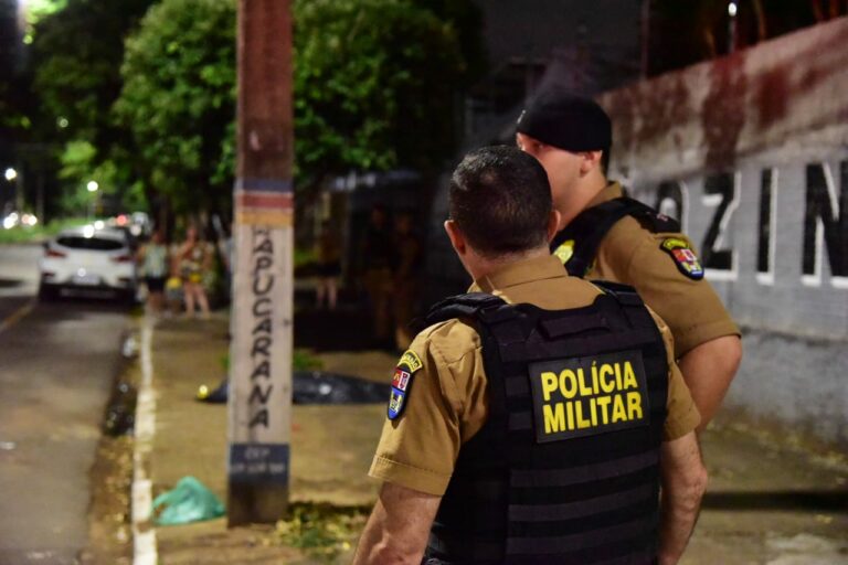 Homem que matou outro na praça Anchieta, em Umuarama, teria atacado a vítima pelas costas