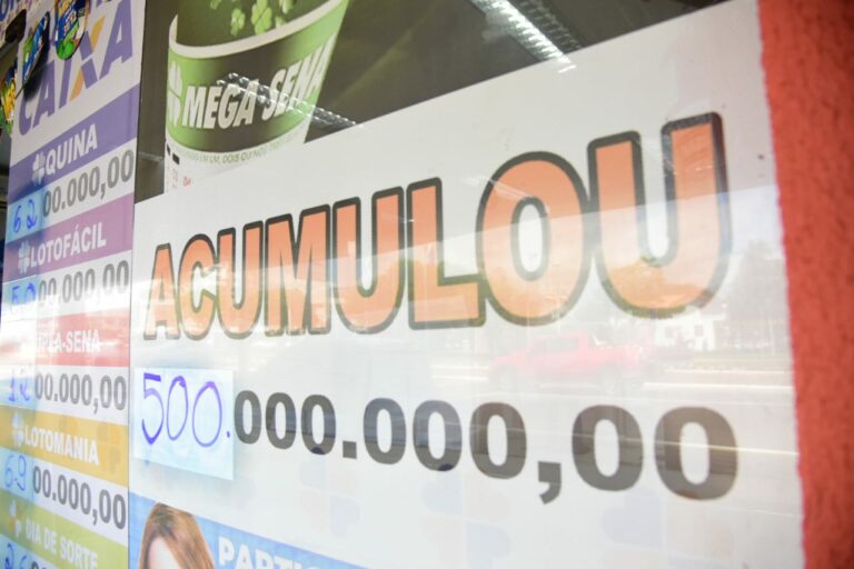 Movimento de apostadores da Mega da Virada ainda é pequeno nas lotéricas de Umuarama