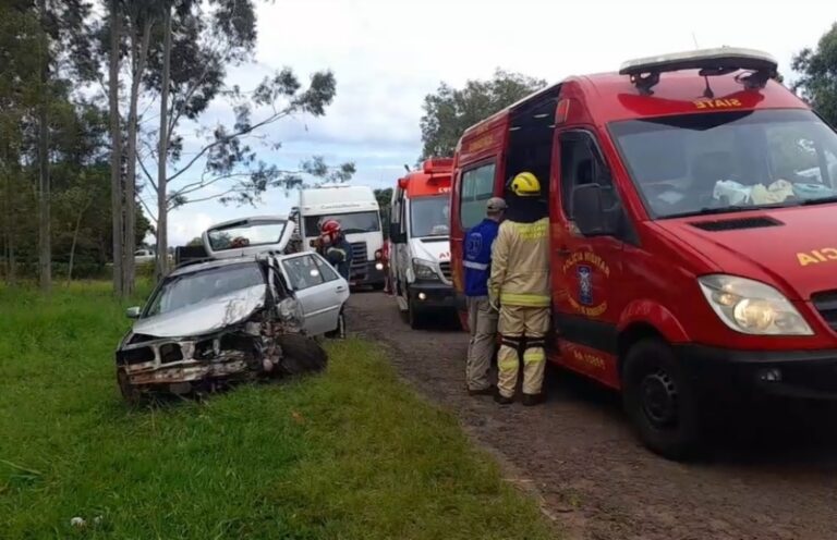 Condutor de Parati fica ferido após colisão contra caminhão na PR-323