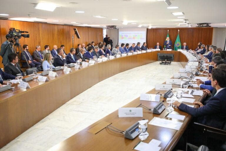 Em encontro com governadores, Ratinho Junior leva a Brasília demandas de infraestrutura